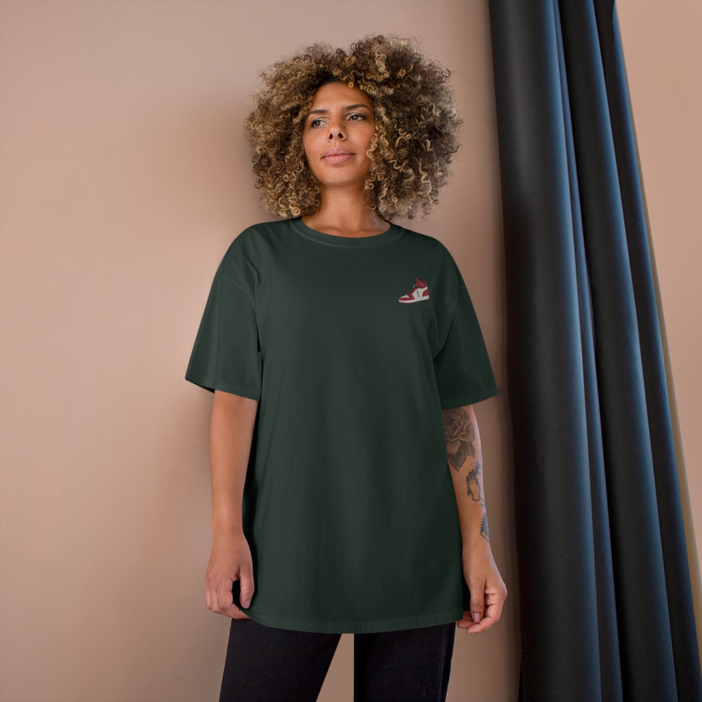 Sneaks | Tee